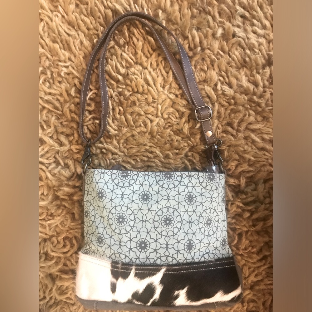 MYRA BAG- NEW WITHOUT TAG SHOULDER BAG